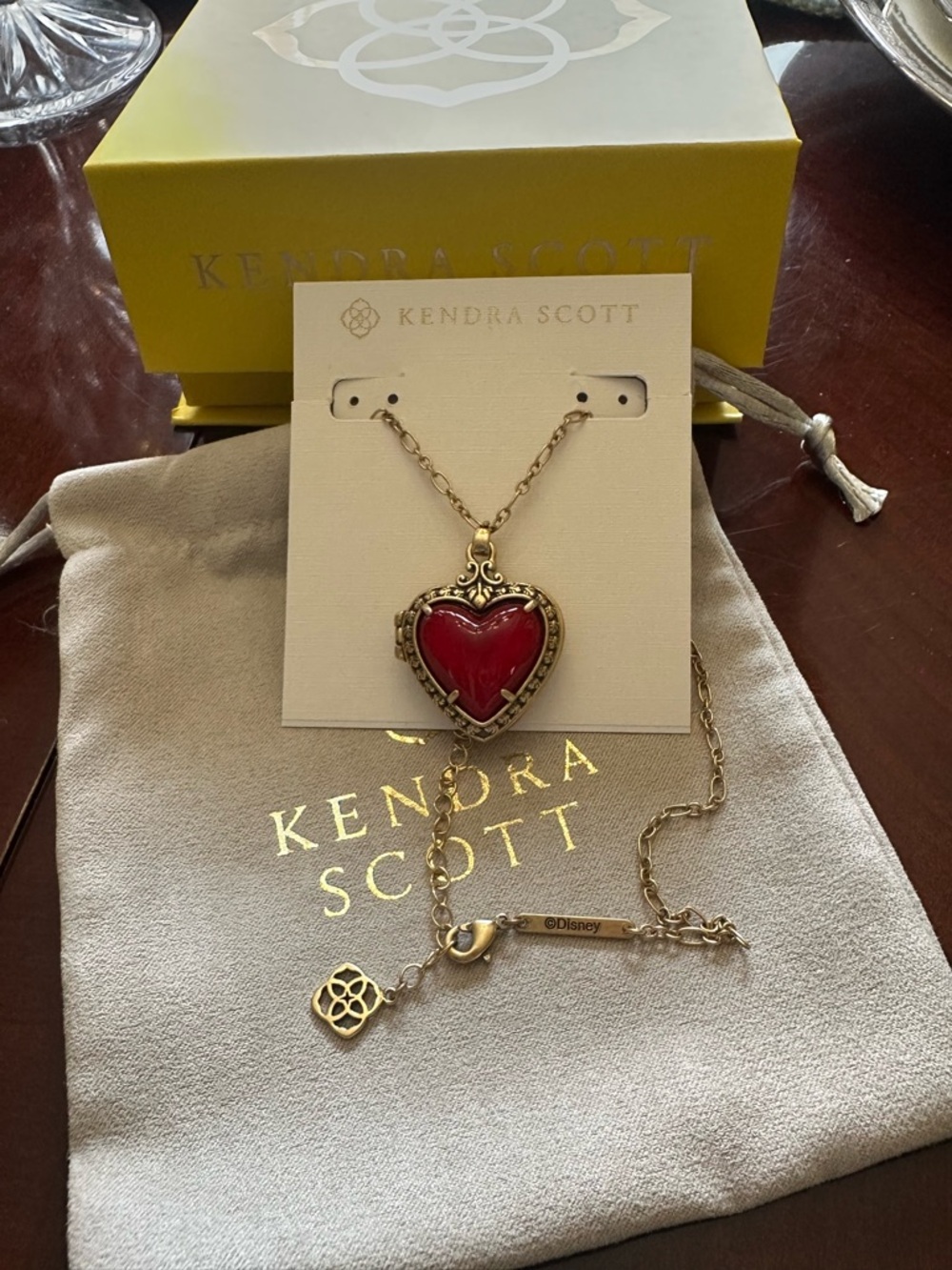 NEW!! Kendra Scott Gold-Tone Disney Snow White Locket Pendant Necklace - Picture 1 of 10